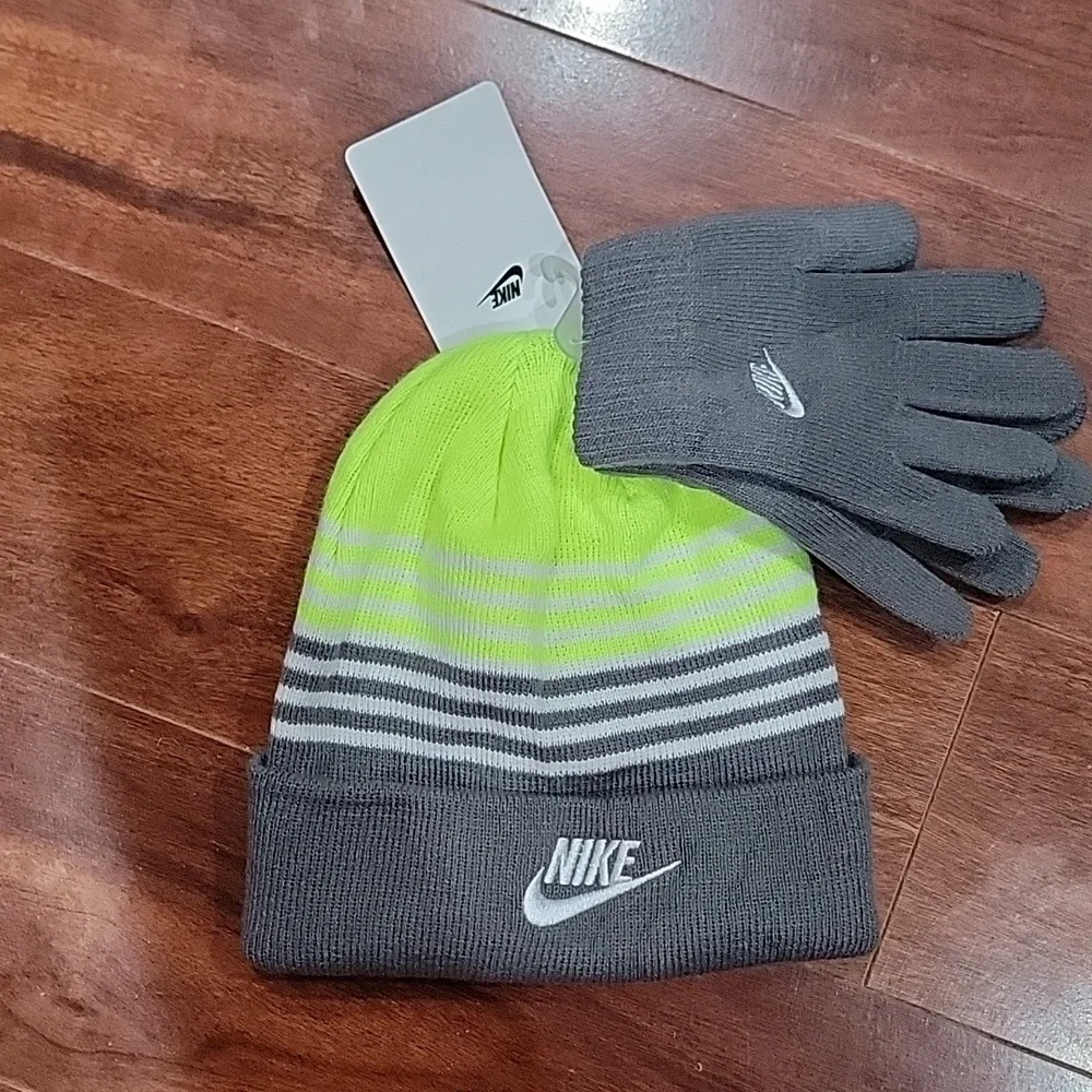 NWT UNISEX Kids 2pc Nike Hat & Glove Set